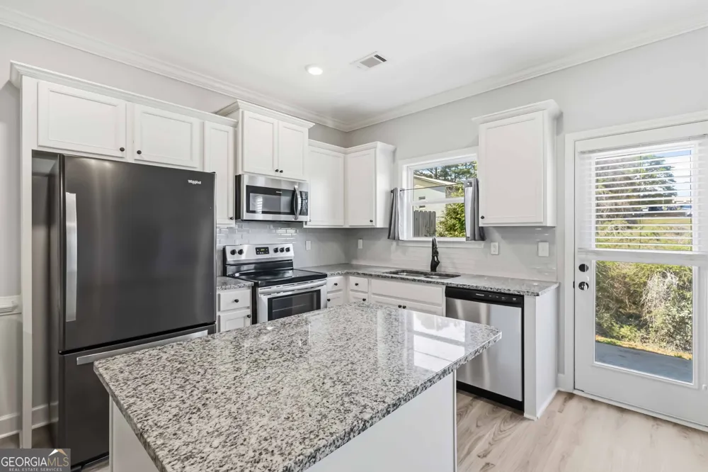3682 Acorn DR Oakwood, GA 30566