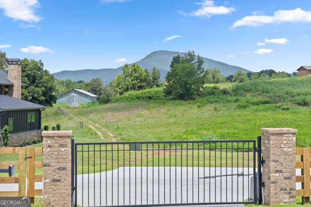 5711 Cleveland HWY Clermont, GA 30527