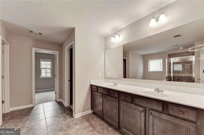 4228 Woods Creek LN Suwanee, GA 30024