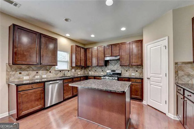 4228 Woods Creek LN Suwanee, GA 30024
