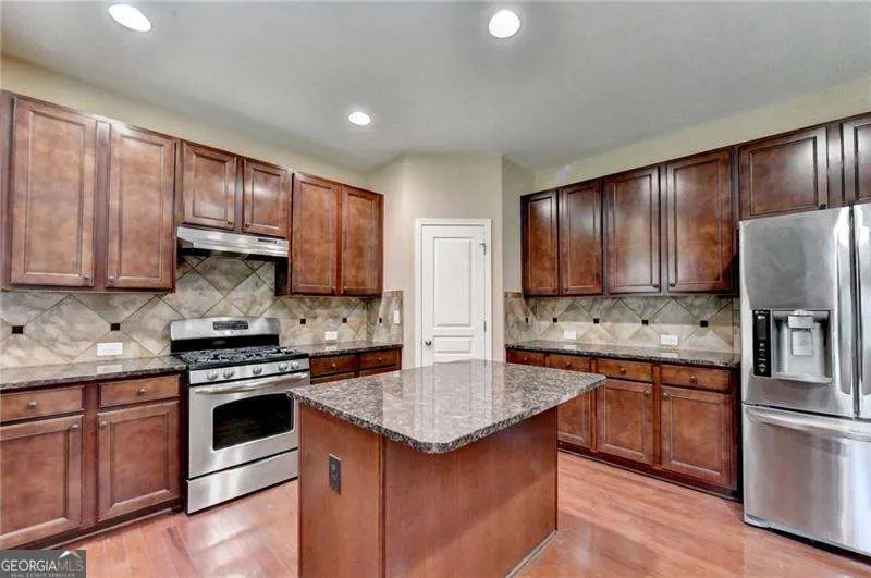 4228 Woods Creek LN Suwanee, GA 30024