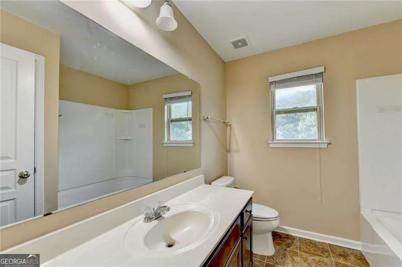 4228 Woods Creek LN Suwanee, GA 30024