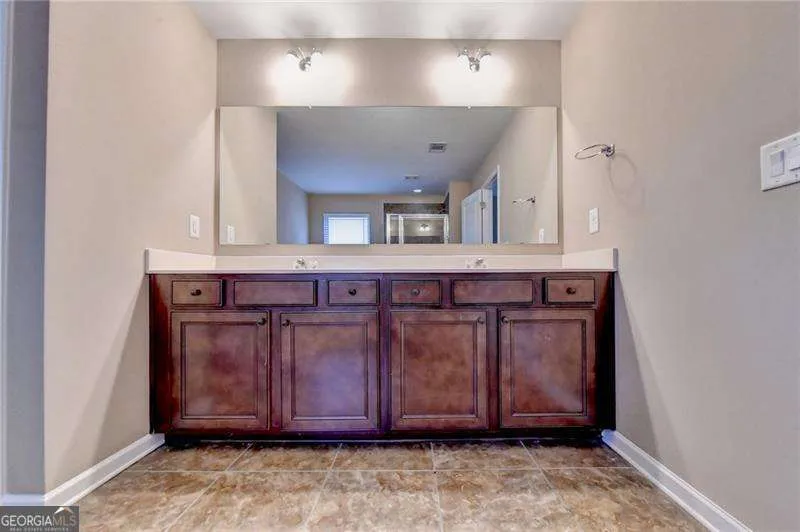 4228 Woods Creek LN Suwanee, GA 30024