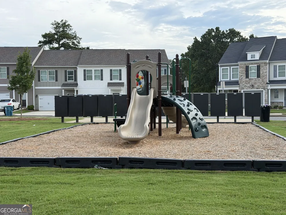 323 Rolling Green RD Adairsville, GA 30103