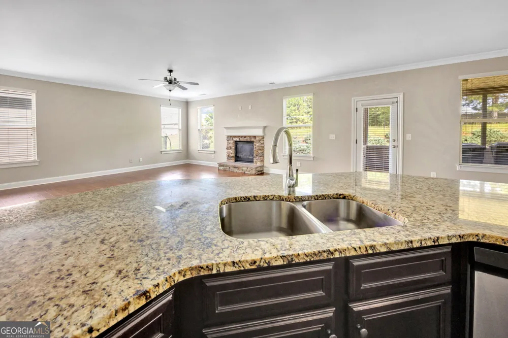 910 Southfork DR Loganville, GA 30052