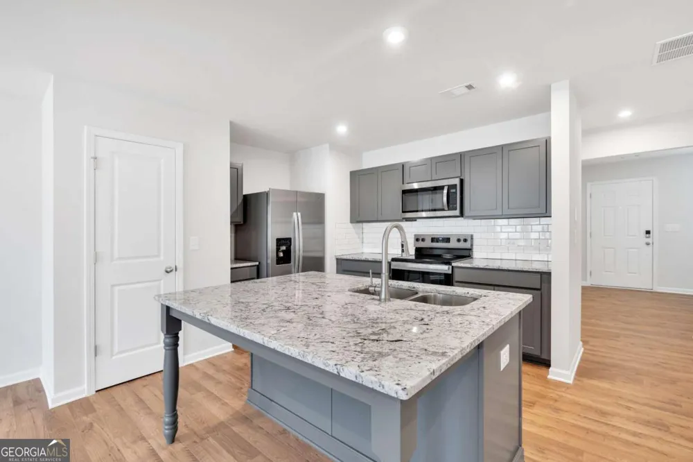 105 Village Green DR Adairsville, GA 30103