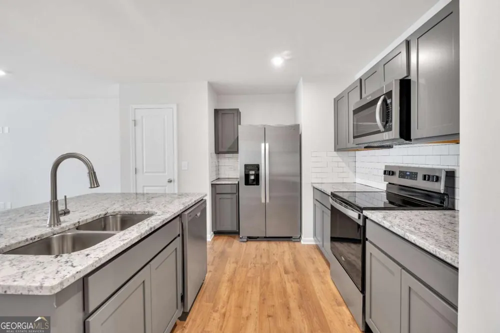 105 Village Green DR Adairsville, GA 30103