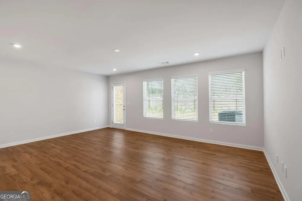 105 Village Green DR Adairsville, GA 30103