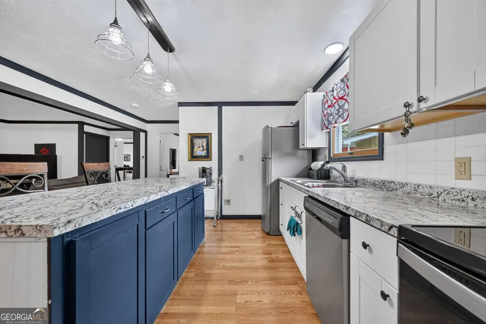 35 E Thomas RD Blue Ridge, GA 30513