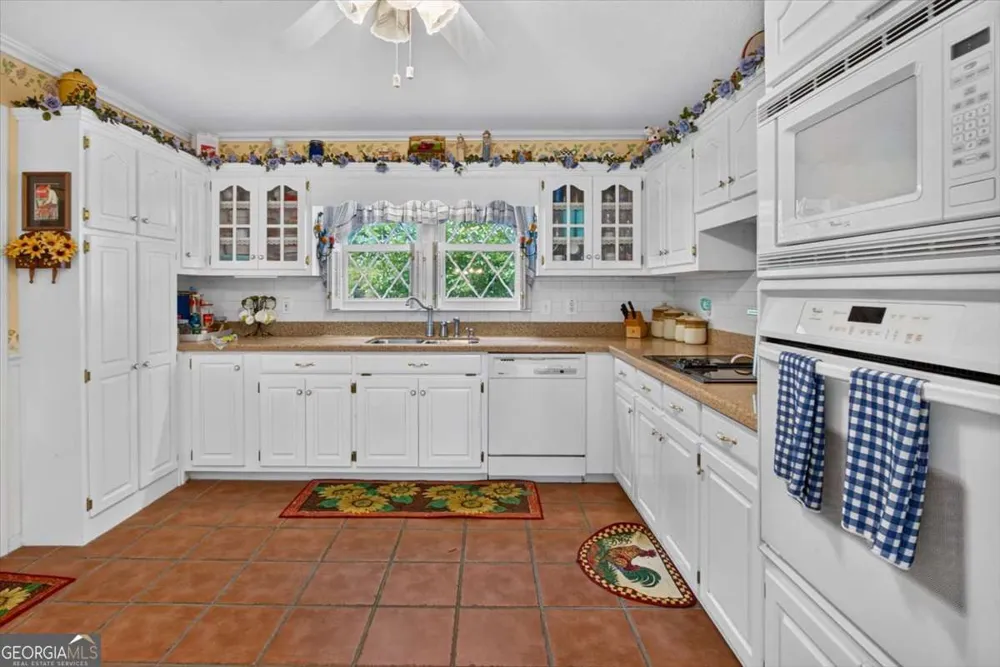 654 Oaklands DR Talking Rock, GA 30175