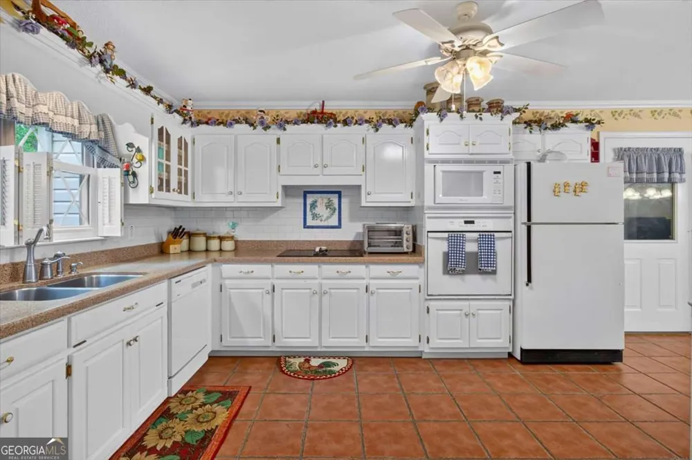 654 Oaklands DR Talking Rock, GA 30175