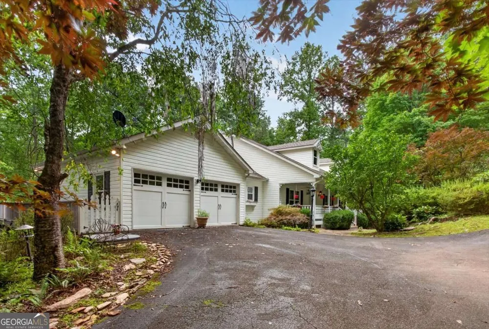 654 Oaklands DR Talking Rock, GA 30175