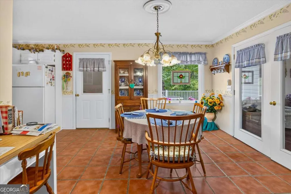 654 Oaklands DR Talking Rock, GA 30175