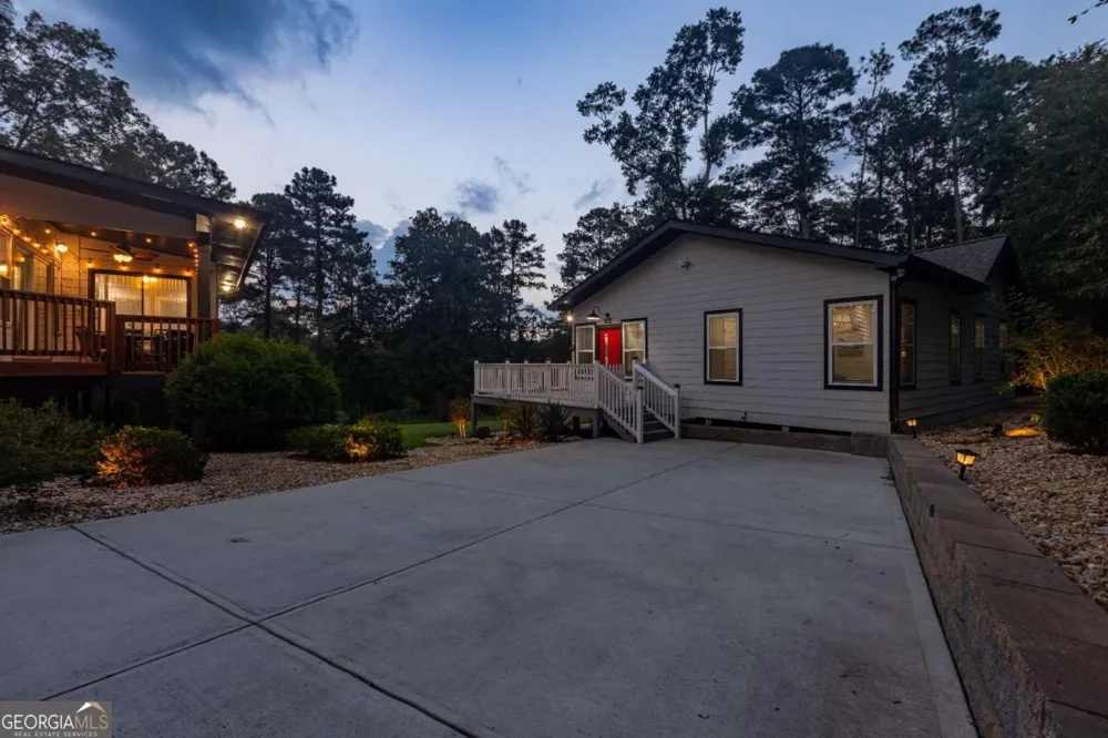 2390 Stone DR SW Lilburn, GA 30047