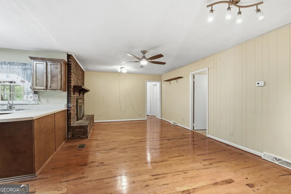 42 Charles ST Toccoa, GA 30577