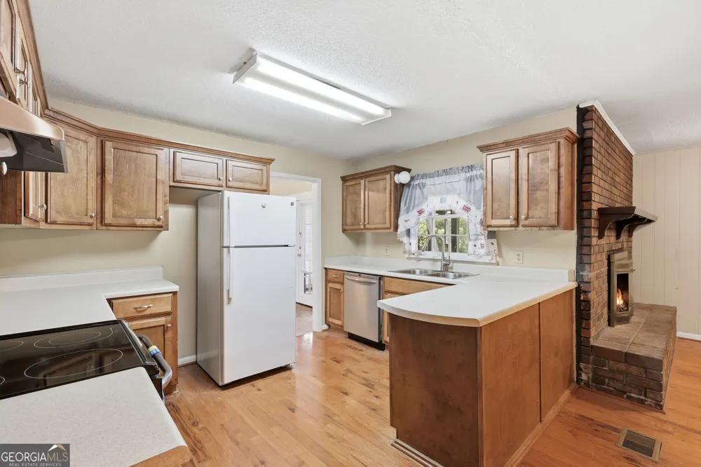 42 Charles ST Toccoa, GA 30577