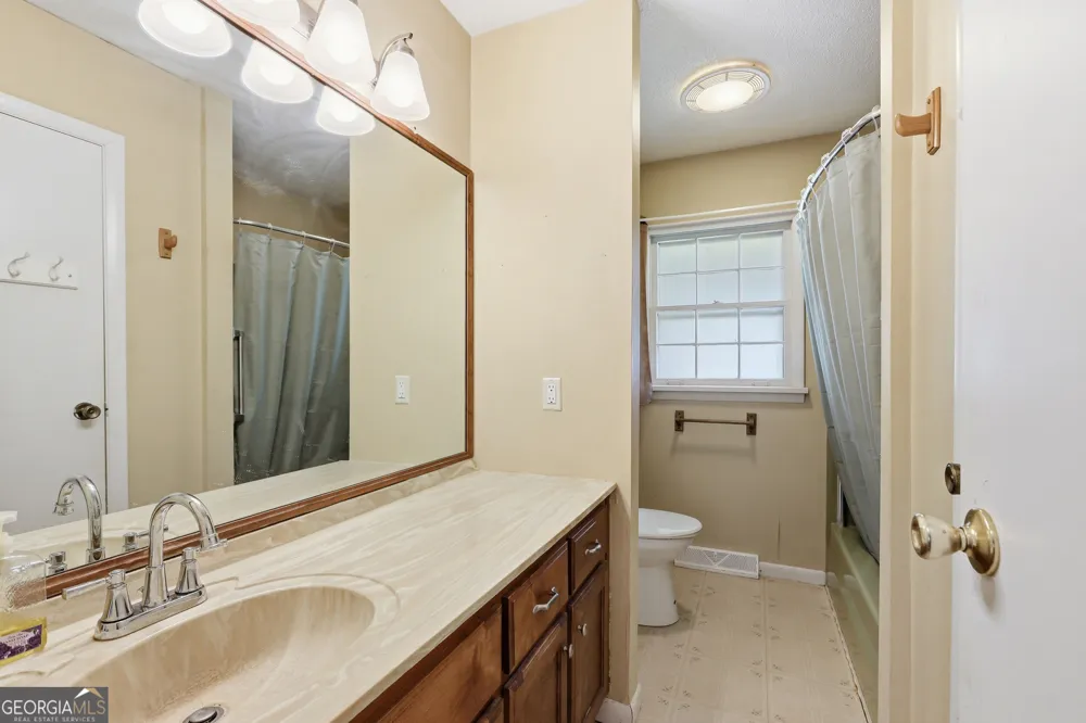 42 Charles ST Toccoa, GA 30577
