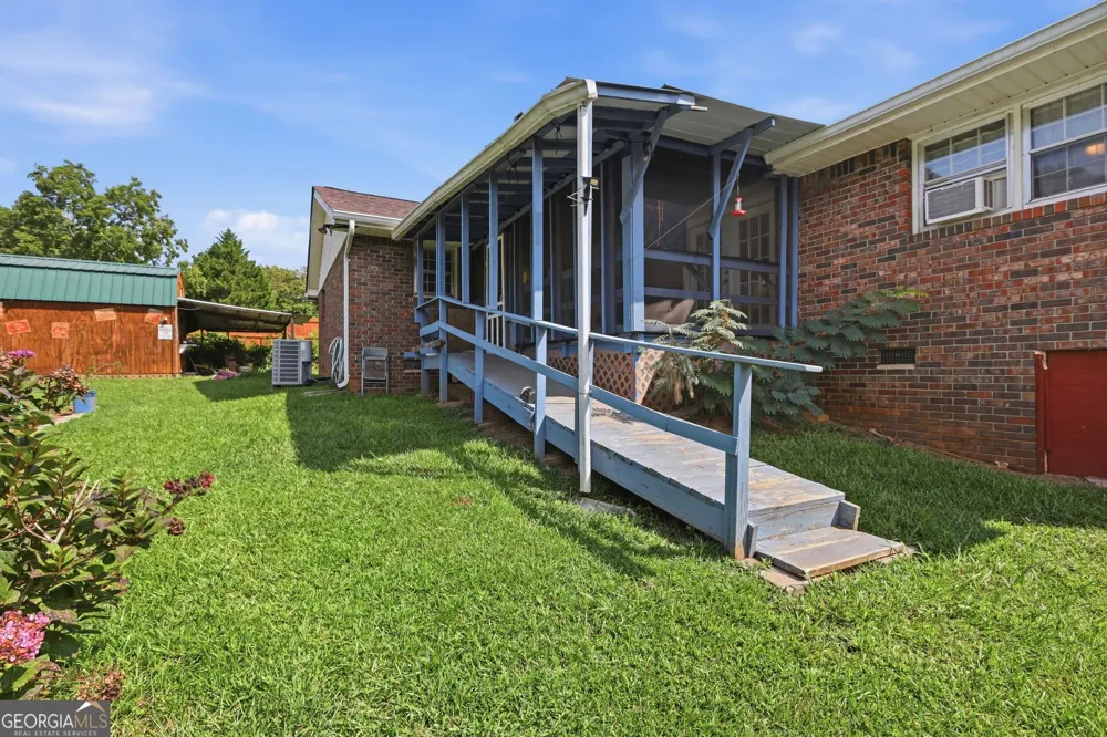 42 Charles ST Toccoa, GA 30577