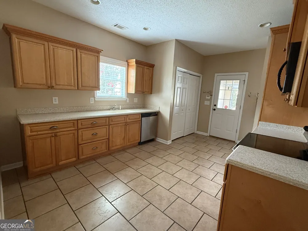 113 Berkley CIR Warner Robins, GA 31093