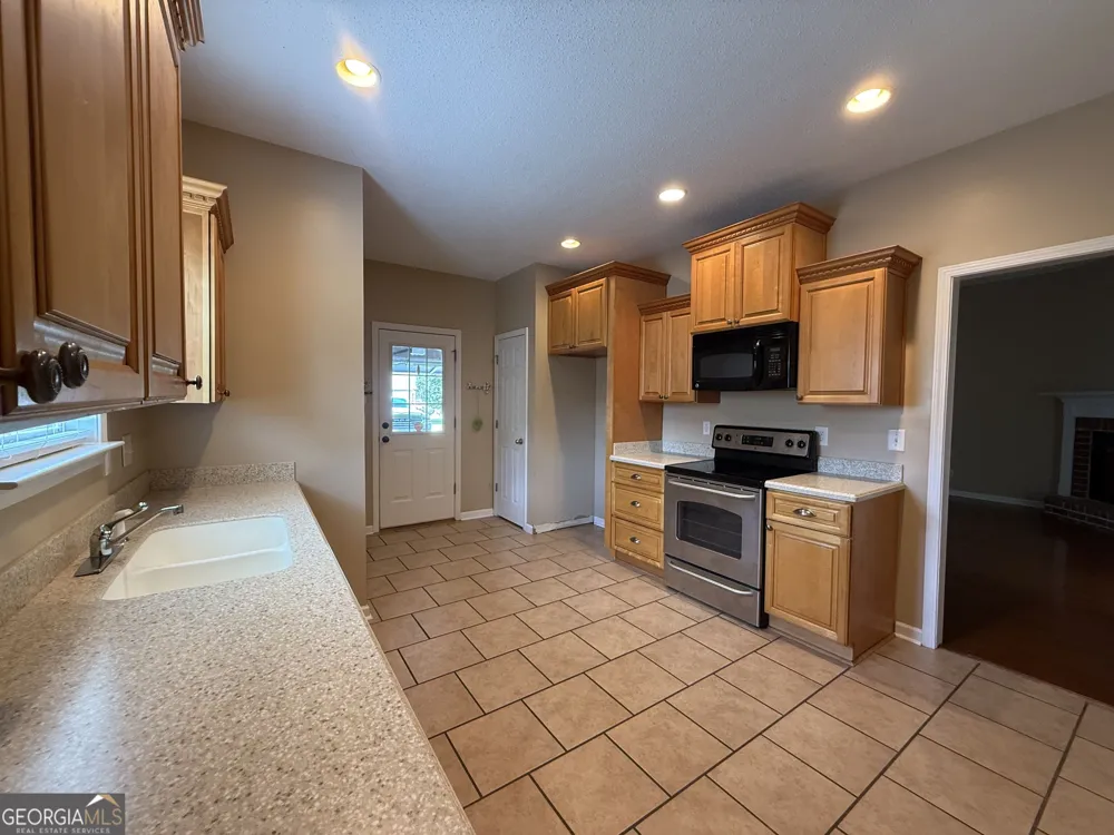 113 Berkley CIR Warner Robins, GA 31093