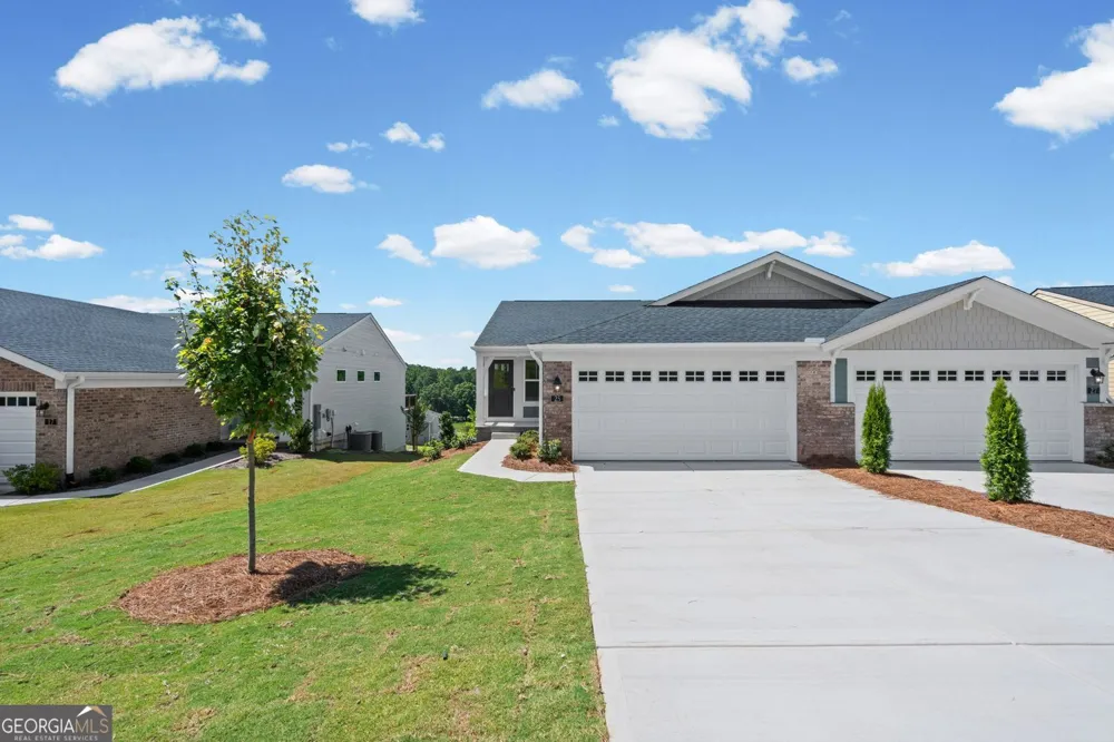 25 Village DR Dawsonville, GA 30534