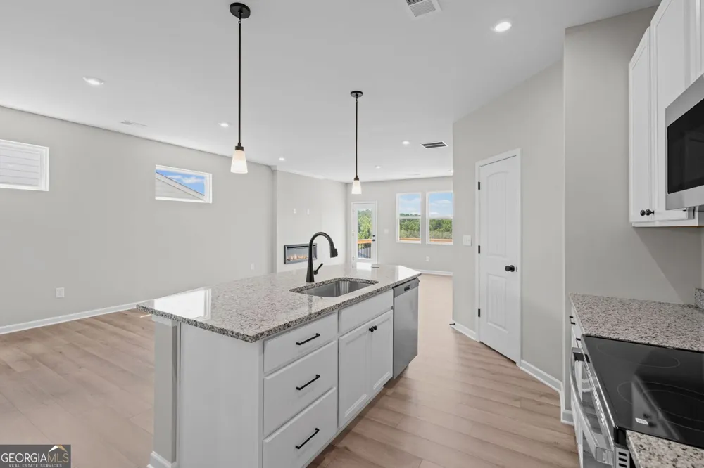 25 Village DR Dawsonville, GA 30534