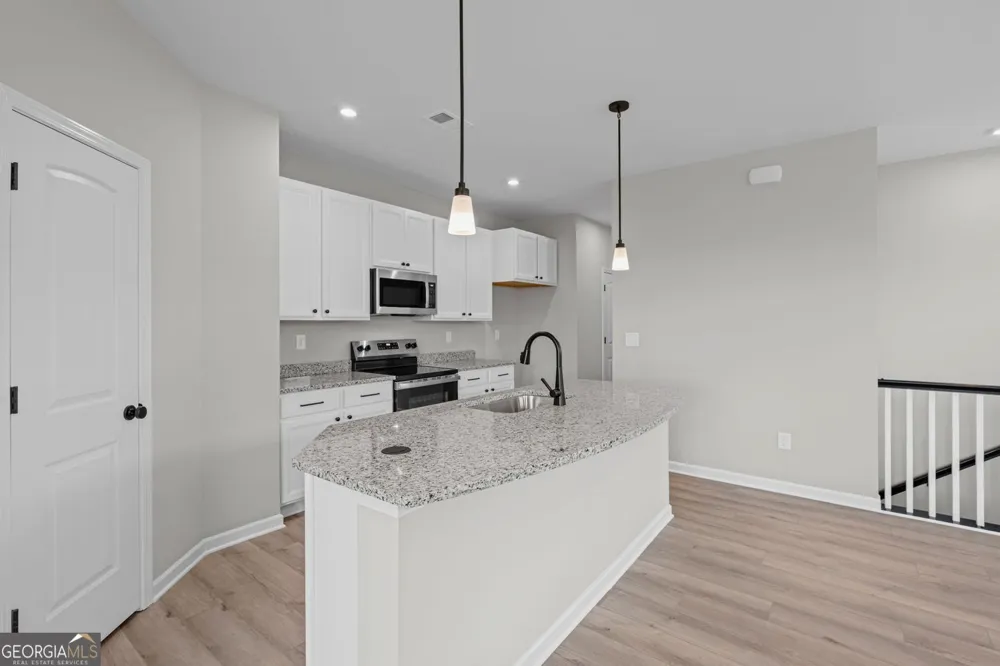 25 Village DR Dawsonville, GA 30534