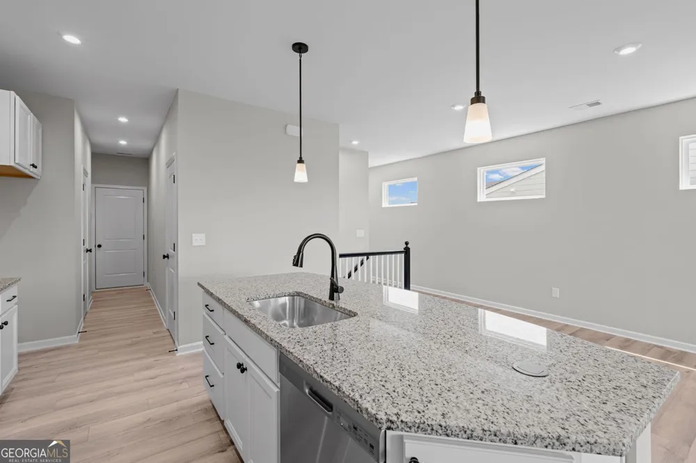 25 Village DR Dawsonville, GA 30534