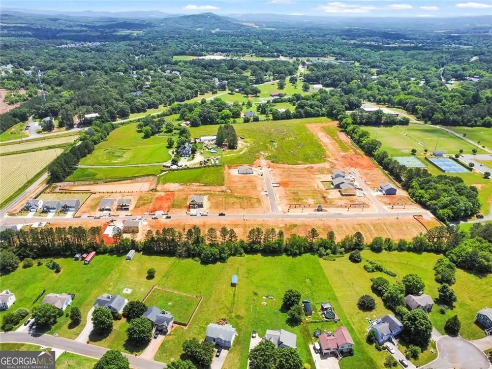 1012 Rainier DR Euharlee, GA 30145
