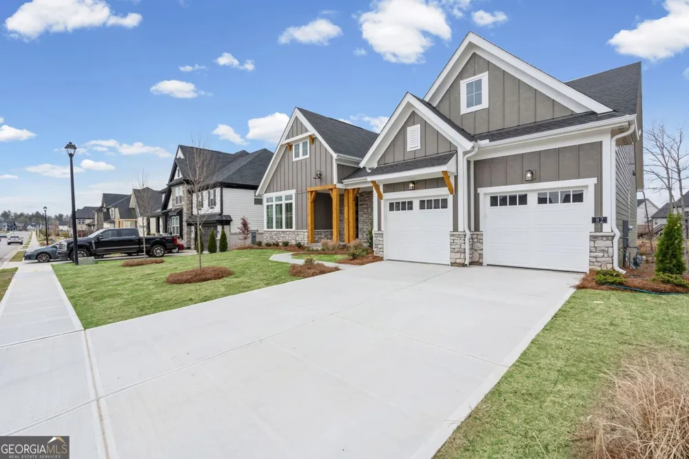 82 Clear Lake PKWY Hoschton, GA 30548