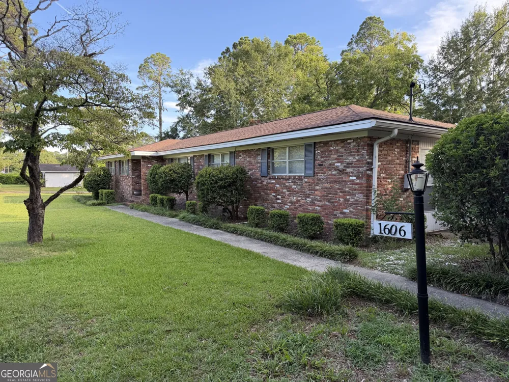 1606 Roberson ST Dublin, GA 31021
