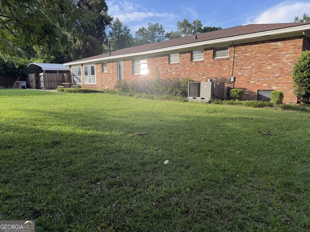 1606 Roberson ST Dublin, GA 31021