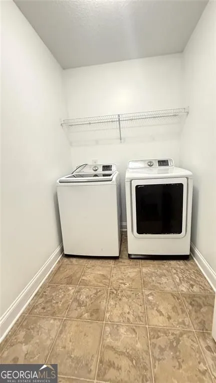1890 Roxey LN Winder, GA 30680