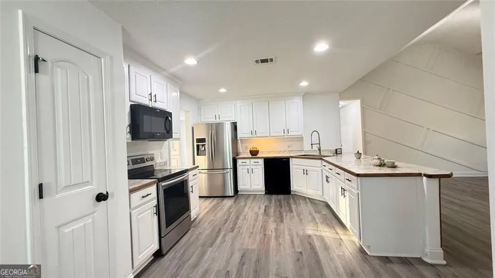 1890 Roxey LN Winder, GA 30680