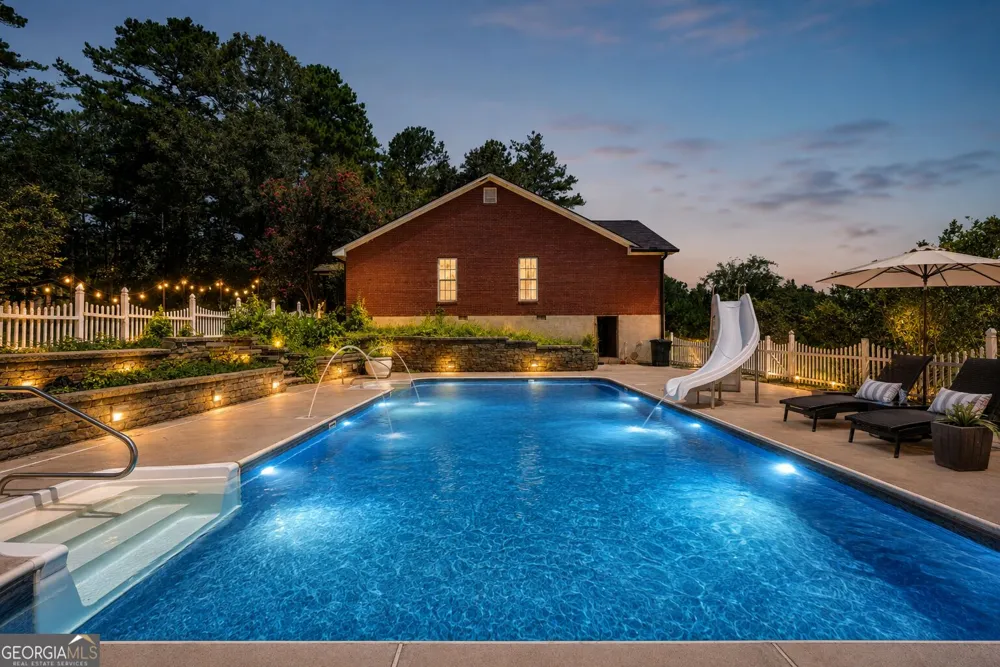 390 Burg RD Locust Grove, GA 30248