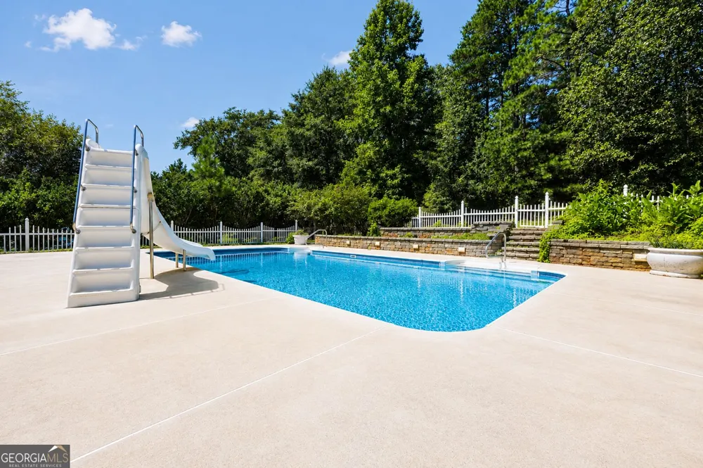 390 Burg RD Locust Grove, GA 30248