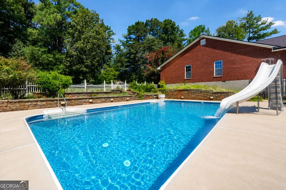 390 Burg RD Locust Grove, GA 30248