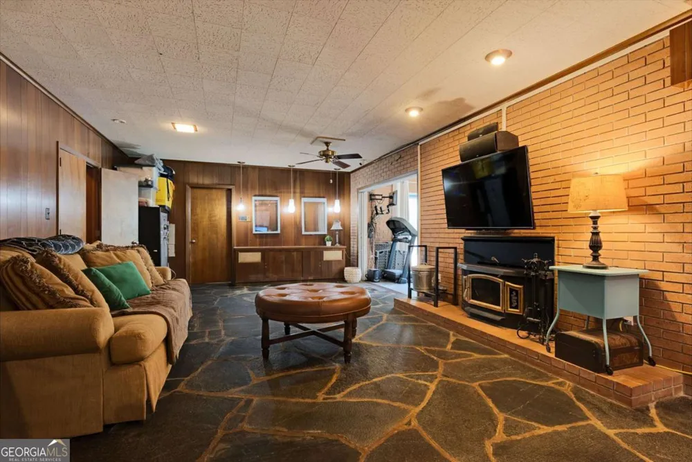 2425 Spratlin Mill RD Hull, GA 30646