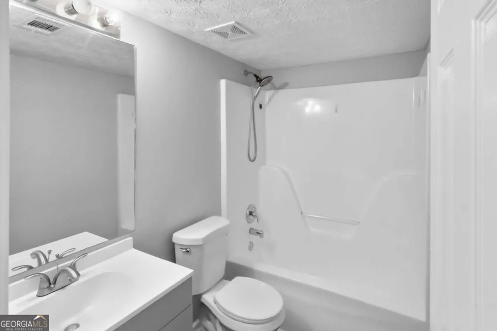 165 Syracuse LN Covington, GA 30016