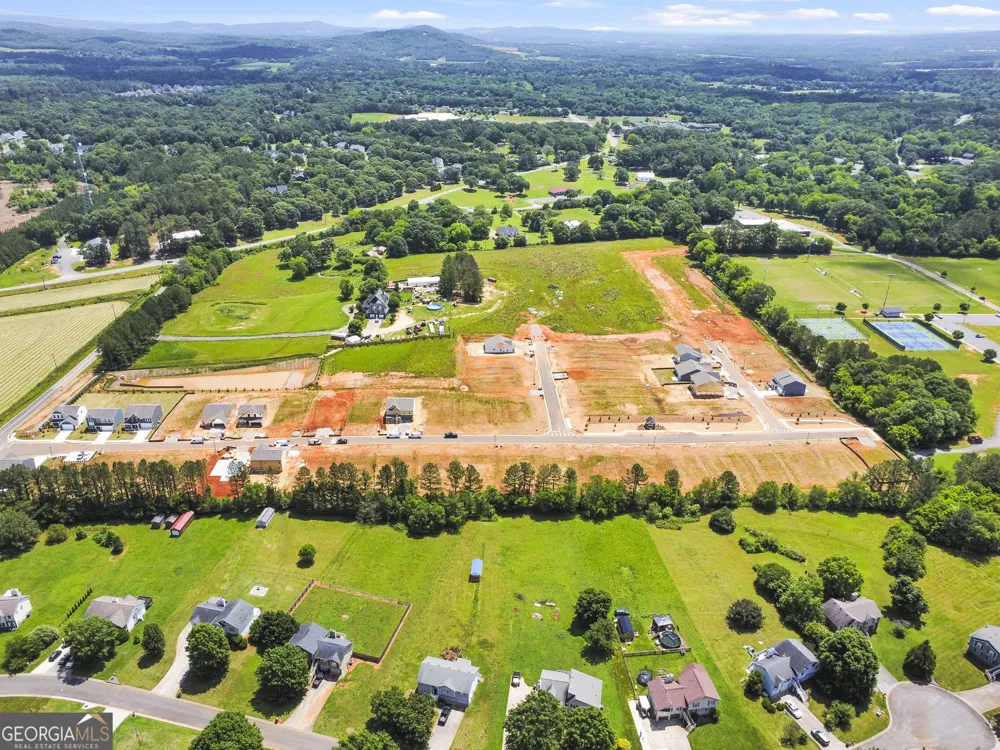 1017 Blossom LN Euharlee, GA 30145