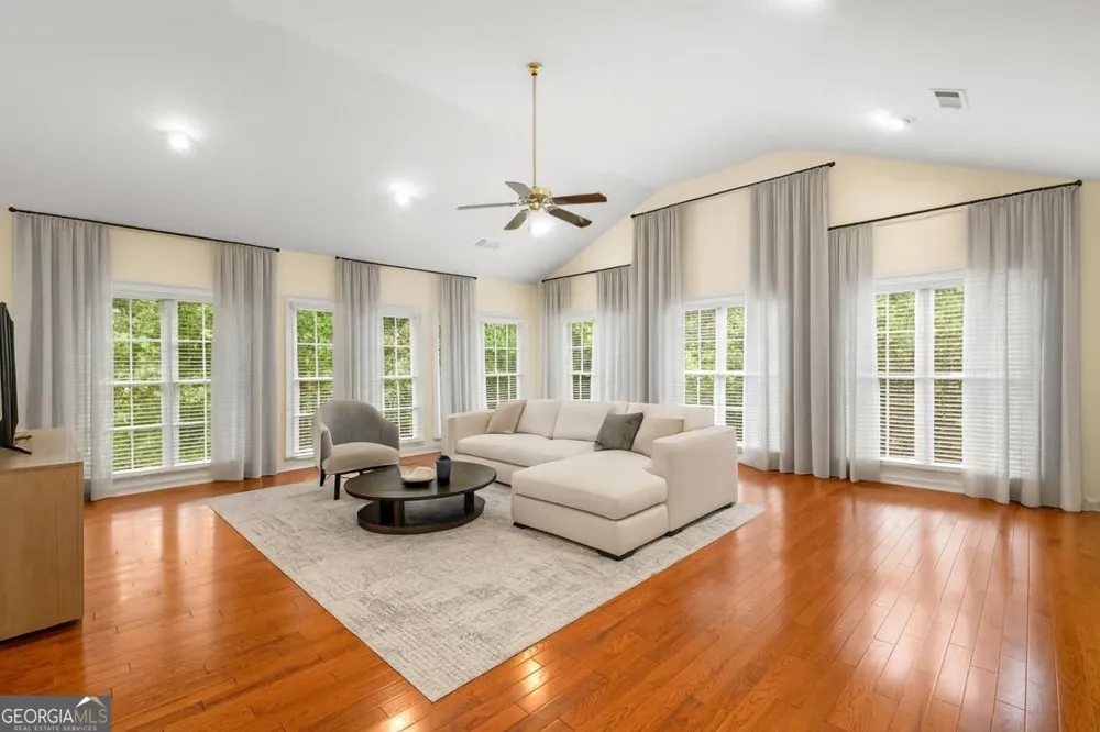 345 W Berwicke CMN NE Sandy Springs, GA 30342