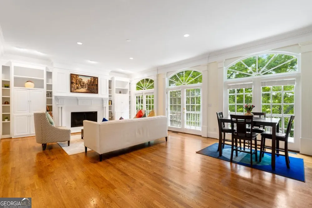 345 W Berwicke CMN NE Sandy Springs, GA 30342