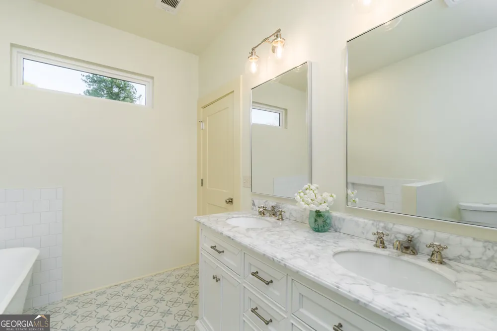 3117 Semmes ST East Point, GA 30344