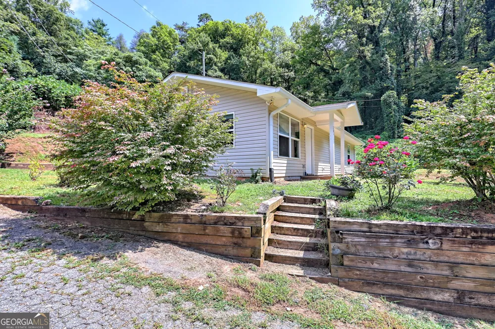 242 Old Chechero RD Clayton, GA 30525