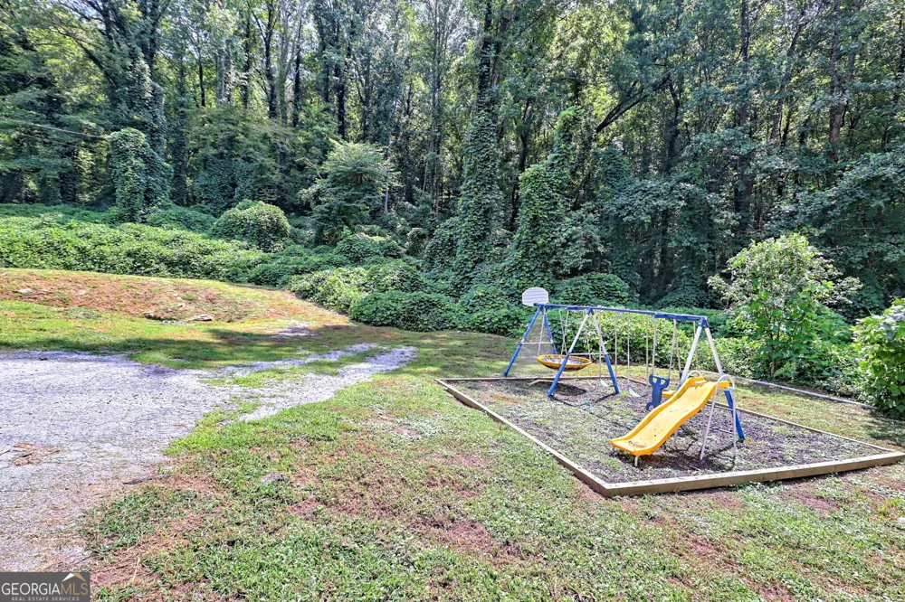 242 Old Chechero RD Clayton, GA 30525
