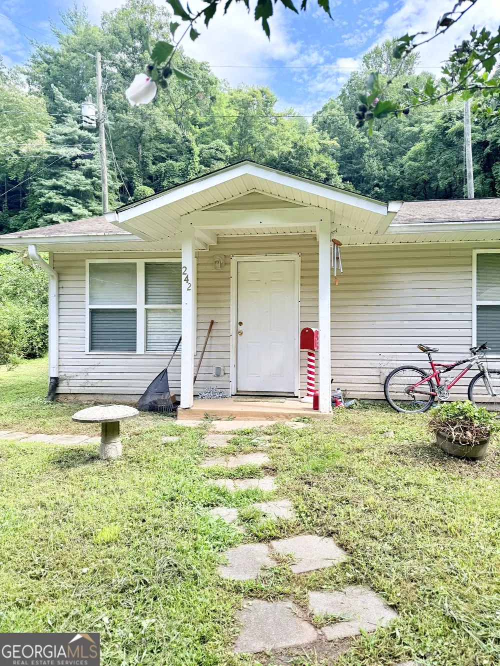 242 Old Chechero RD Clayton, GA 30525