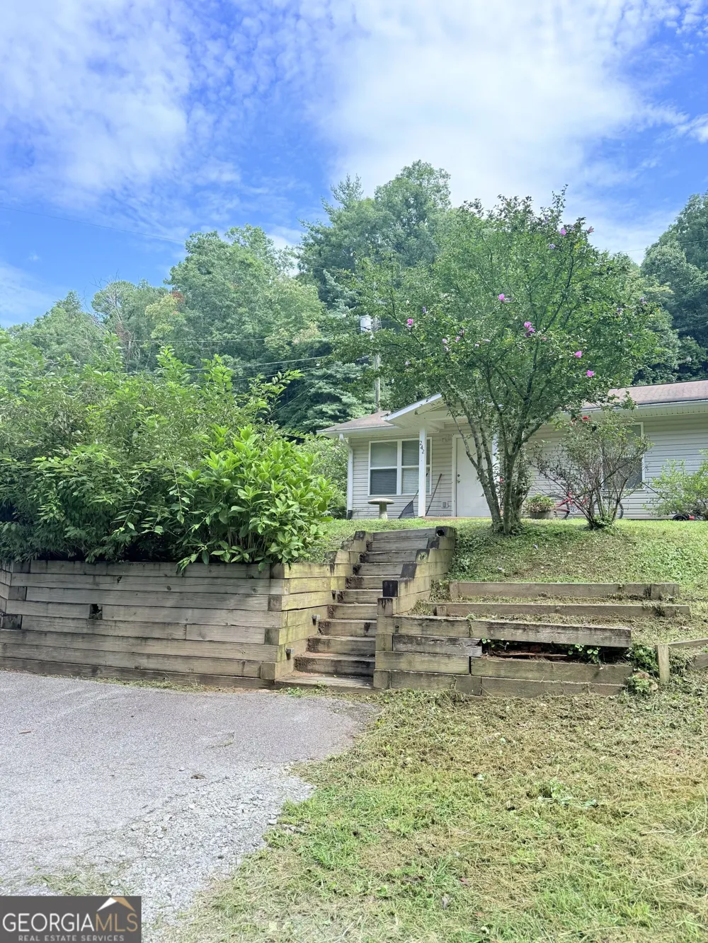 242 Old Chechero RD Clayton, GA 30525