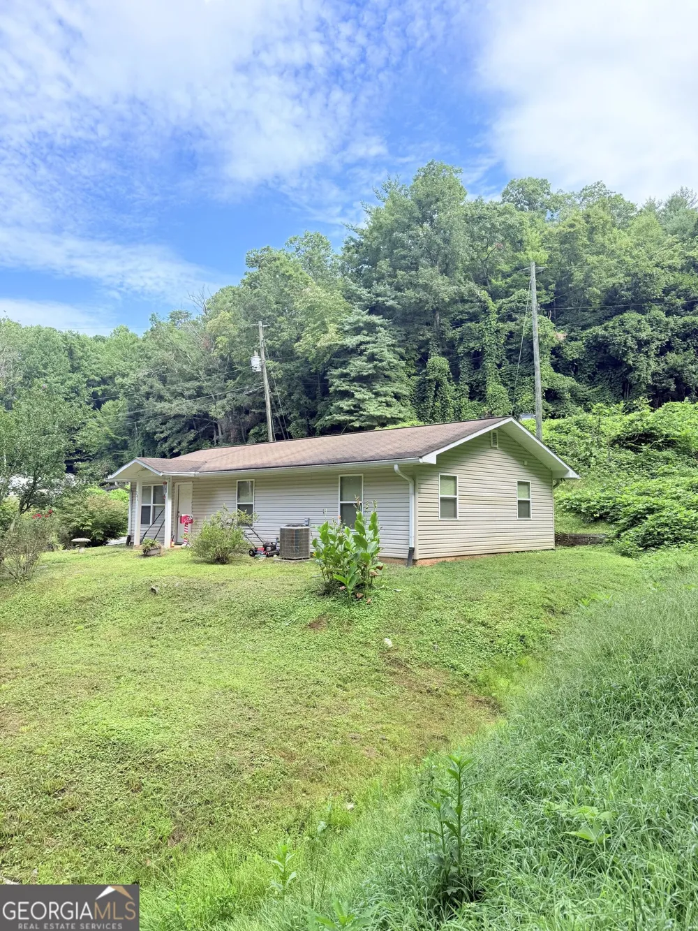 242 Old Chechero RD Clayton, GA 30525