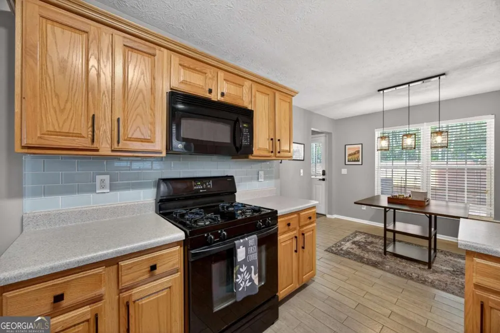 9899 Vista CIR Union City, GA 30291