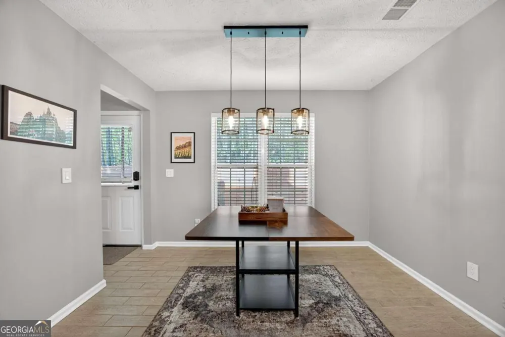 9899 Vista CIR Union City, GA 30291